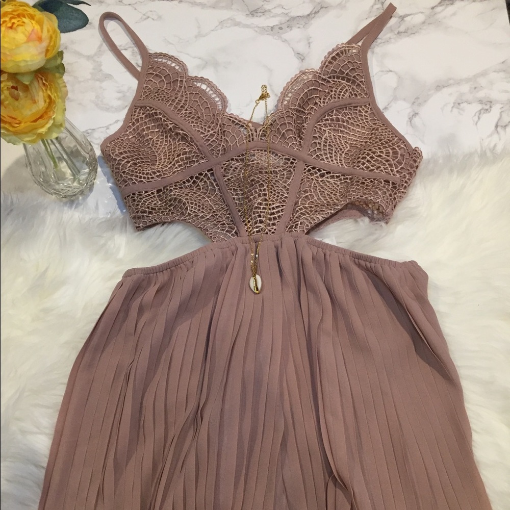 Pink boutique crochet romper with lace detail - Picture 7 of 8